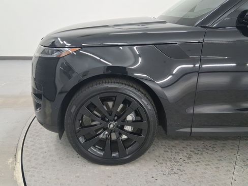 Used 2025 Land Rover Range Rover Sport SE image 21