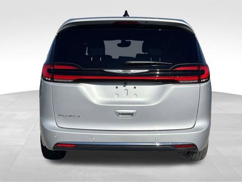 New 2026 Chrysler Pacifica Select image 6