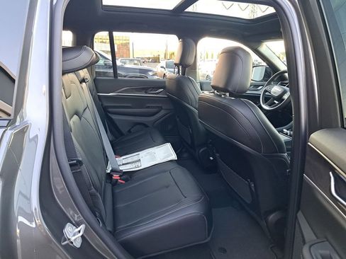 New 2025 Jeep Grand Cherokee Limited image 16