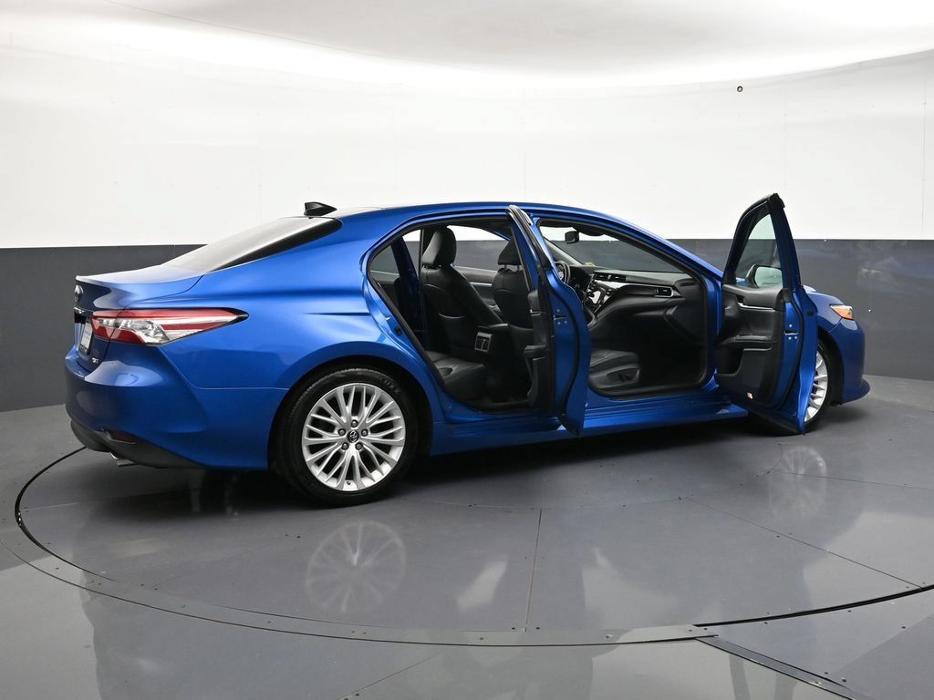 Used 2019 Toyota Camry XLE FWD image 32
