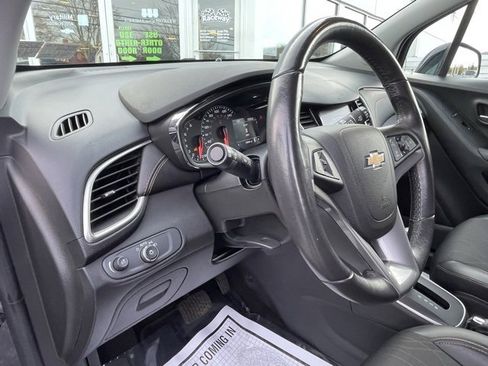 Certified 2022 Chevrolet Trax LT w/ LT Convenience Package image 25