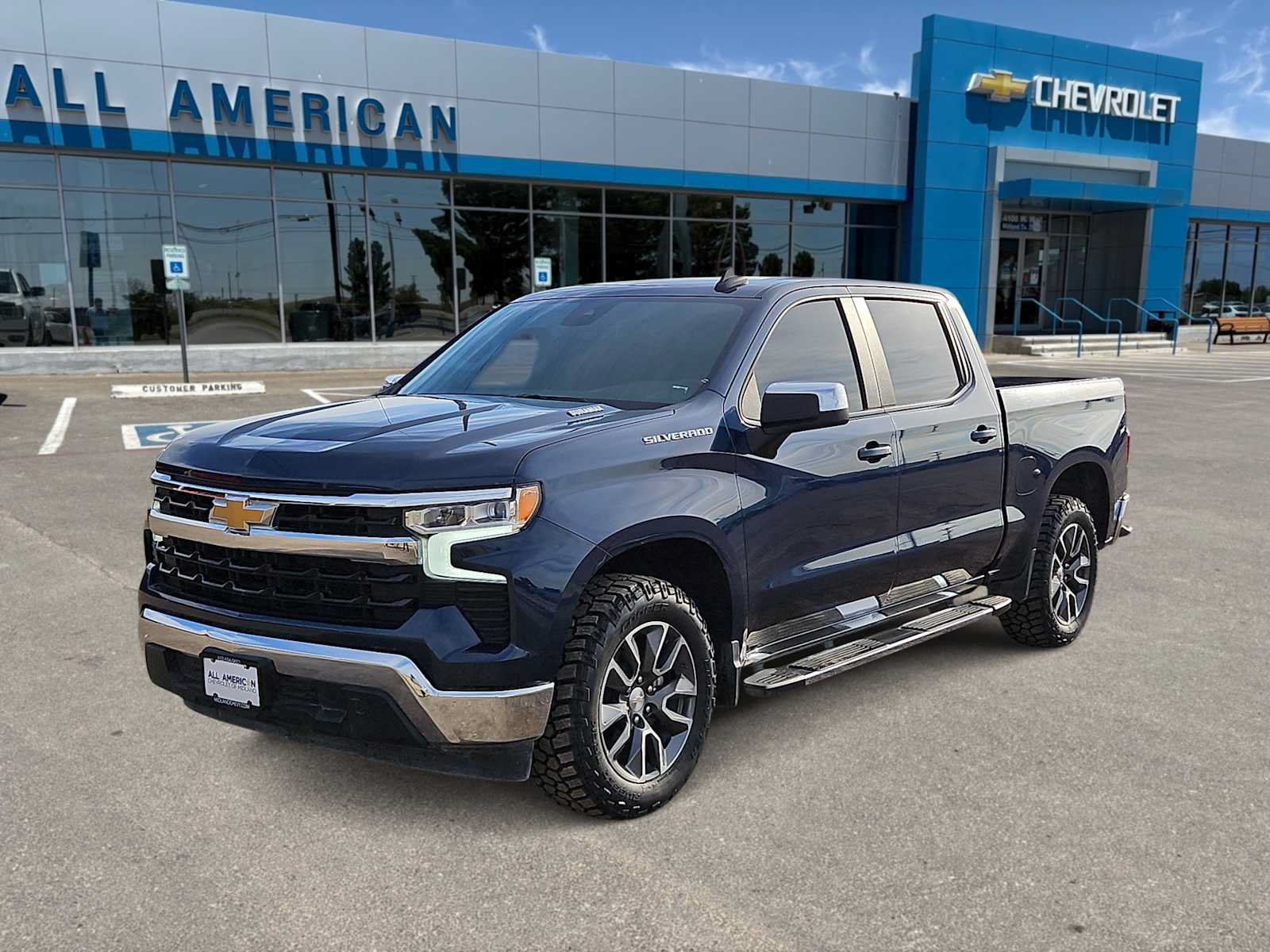 Used 2023 Chevrolet Silverado 1500 LT RWD image 4