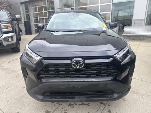 Certified 2025 Toyota RAV4 LE AWD/4WD image 3