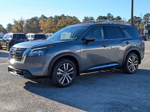 New 2025 Nissan Pathfinder Platinum image 8