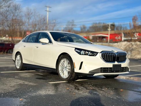 Certified 2025 BMW 530i xDrive w/ Premium Package image 8