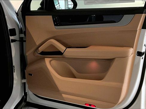 New 2026 Porsche Cayenne E-Hybrid AWD/4WD image 25