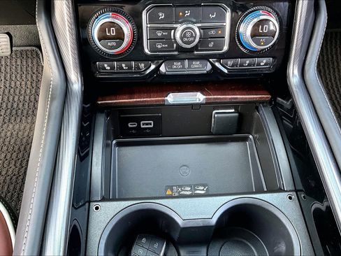 Used 2023 GMC Yukon Denali Ultimate AWD/4WD image 26