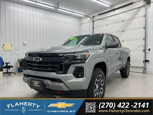 Used 2025 Chevrolet Colorado Z71 w/ Technology Package AWD/4WD image 6