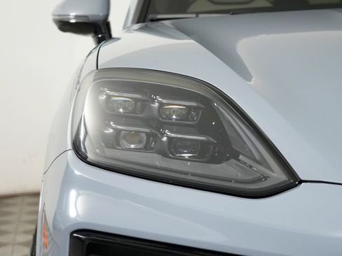 Certified 2025 Porsche Cayenne GTS AWD/4WD image 11