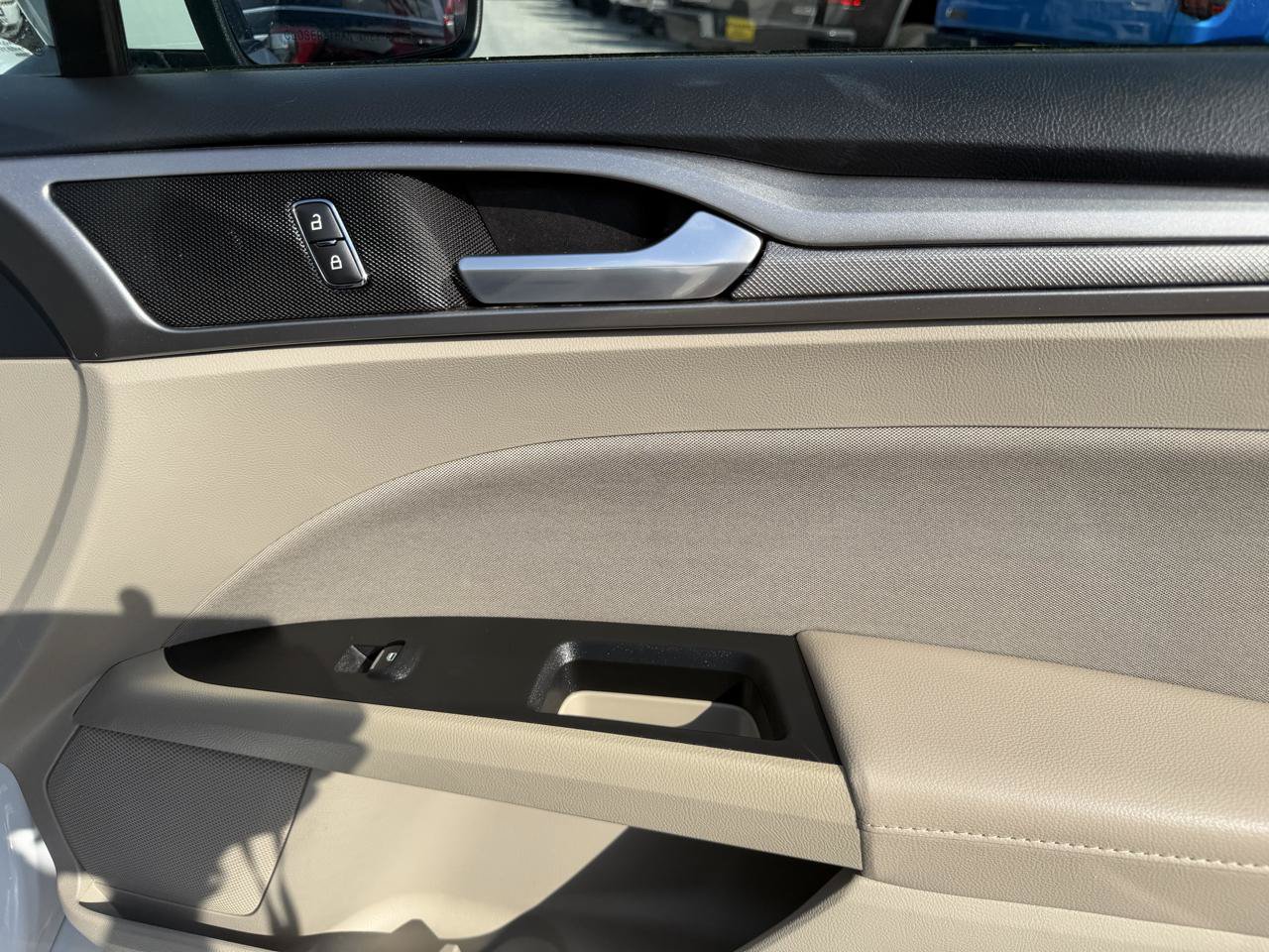 Used 2019 Ford Fusion SE FWD image 10