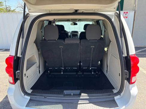 Used 2019 Dodge Grand Caravan SE w/ UConnect Hands-Free Group FWD image 58