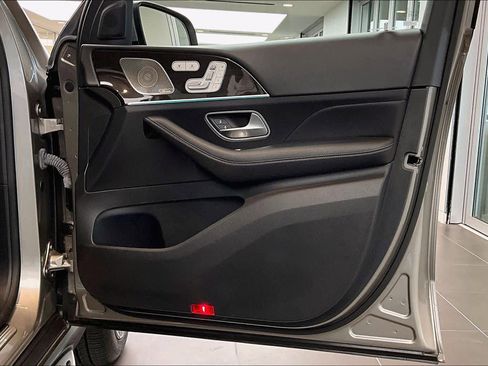 Used 2023 Mercedes-Benz GLS 450 4MATIC image 23