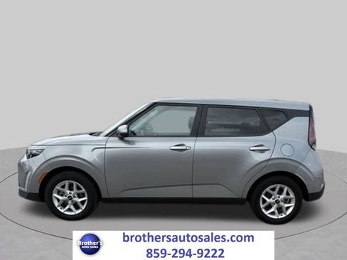 Used 2025 Kia Soul LX w/ LX Technology Package FWD image 3