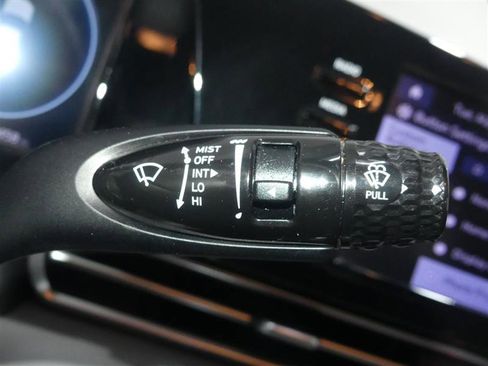 Used 2022 Hyundai Elantra SEL w/ Convenience + Premium Package FWD image 35