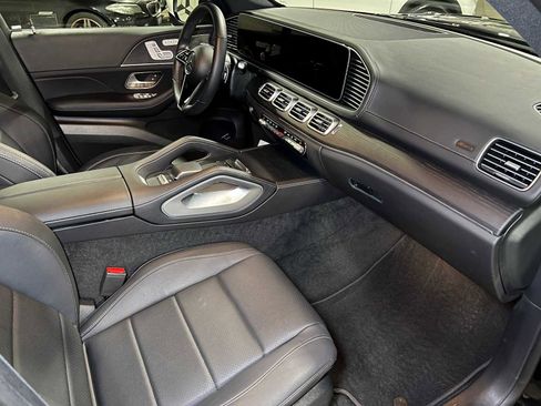 Certified 2025 Mercedes-Benz GLS 450 4MATIC image 11