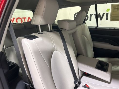 Used 2025 Toyota Grand Highlander AWD Hybrid image 18