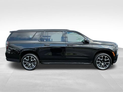 Used 2025 Chevrolet Suburban RST w/ Advanced Technology Package AWD/4WD image 5