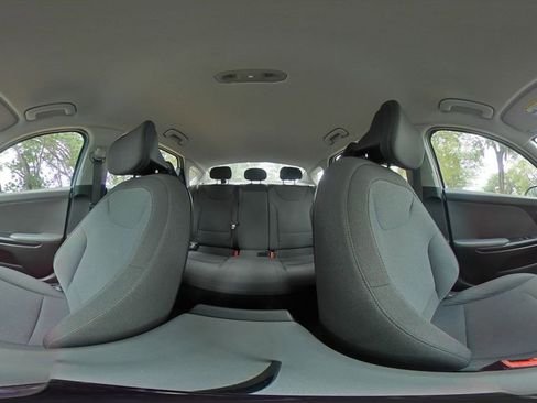 Used 2025 Kia K4 LXS image 40