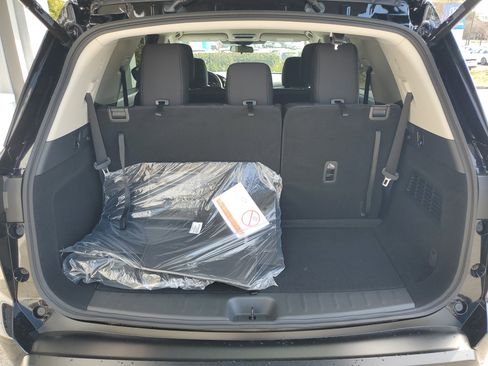 New 2026 Nissan Pathfinder SV image 6