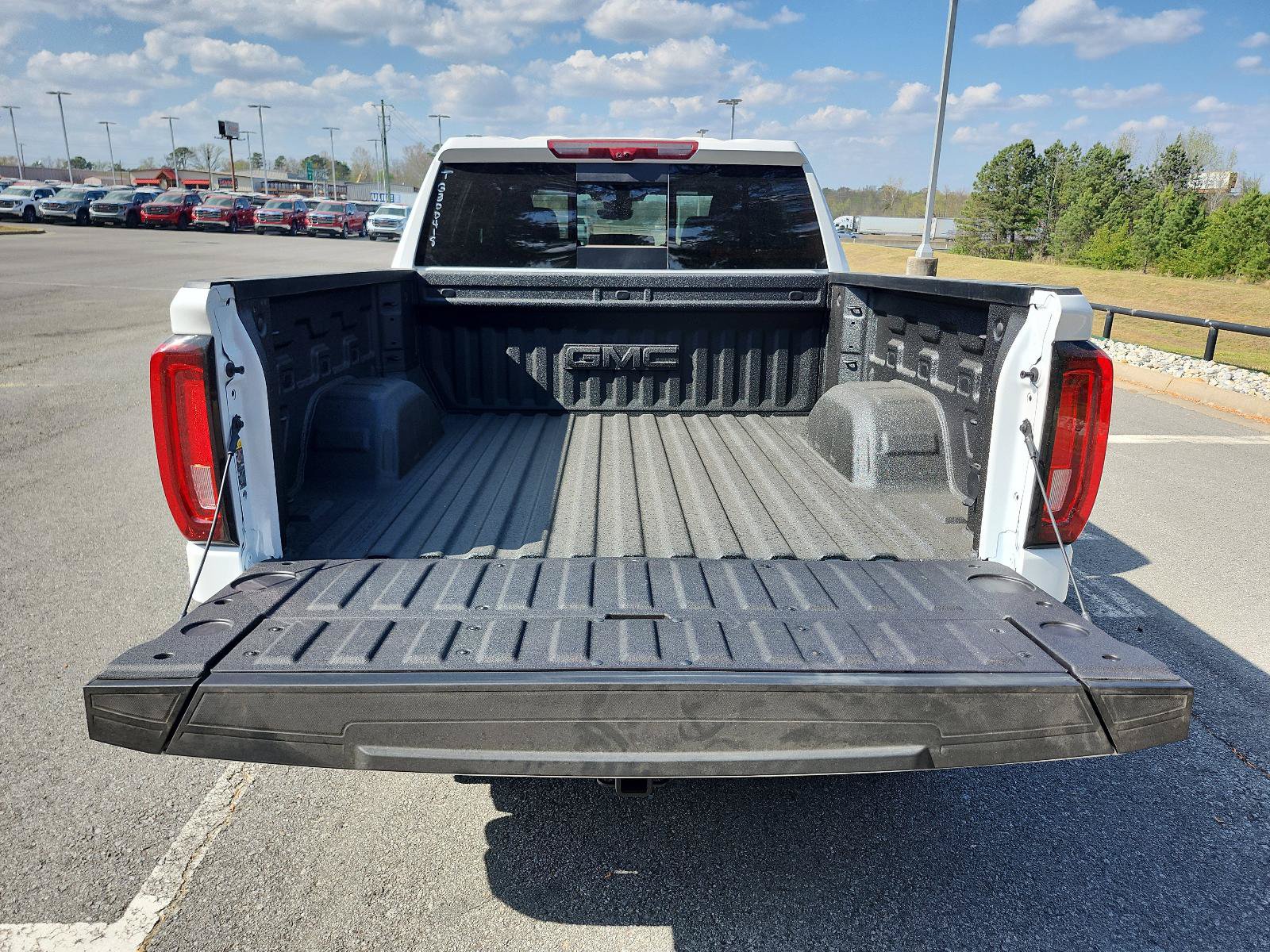 New 2026 GMC Sierra 1500 AT4 w/ AT4 Premium Package AWD/4WD image 7