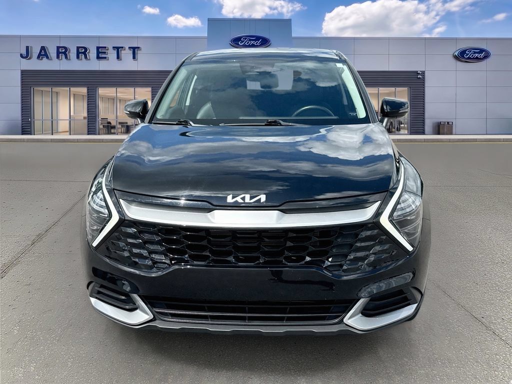 Used 2025 Kia Sportage EX FWD image 2