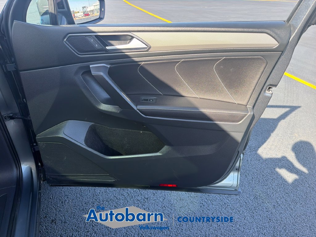 Certified 2023 Volkswagen Tiguan SE w/ Panoramic Sunroof Package AWD/4WD image 25