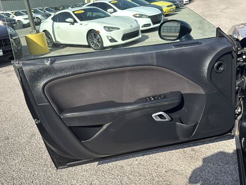 Used 2015 Dodge Challenger SXT RWD image 11