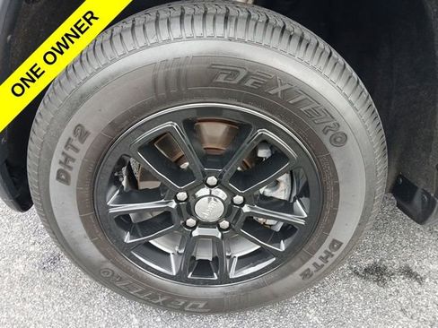 Used 2019 Jeep Grand Cherokee Laredo AWD/4WD image 2