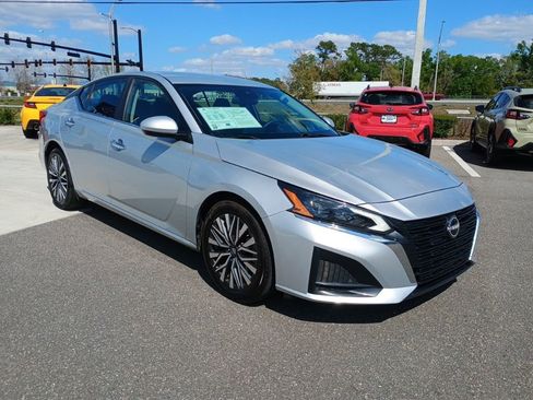 Used 2023 Nissan Altima 2.5 SV image 3