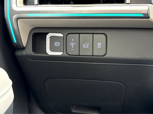 Used 2025 Hyundai Santa Fe Calligraphy FWD image 14