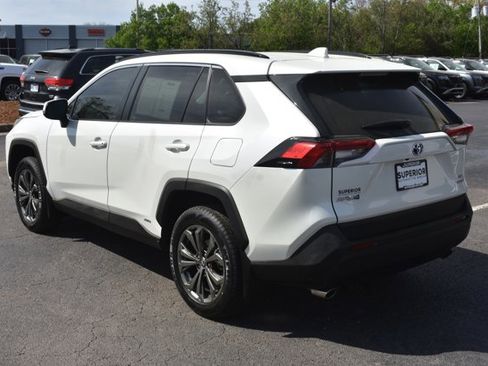 Used 2022 Toyota RAV4 XLE Premium image 8