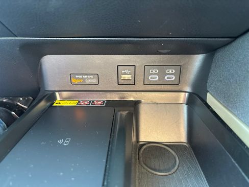 Used 2025 Toyota Camry LE AWD/4WD image 19