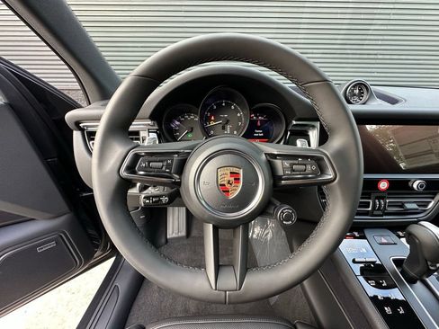 Used 2026 Porsche Macan AWD/4WD image 16