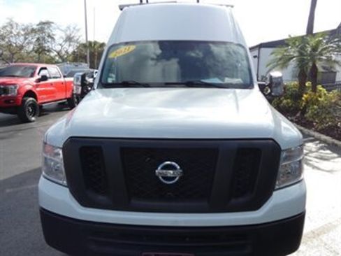 Used 2021 Nissan NV 3500 SV image 4