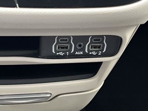 Used 2023 Chrysler Pacifica Touring-L FWD image 24