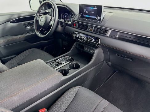 Used 2025 Honda Pilot Sport image 36