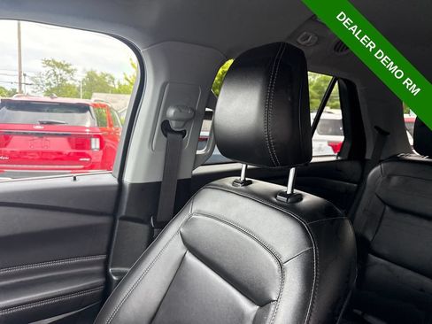 Used 2024 Ford Explorer XLT w/ Equipment Group 202A AWD/4WD image 41