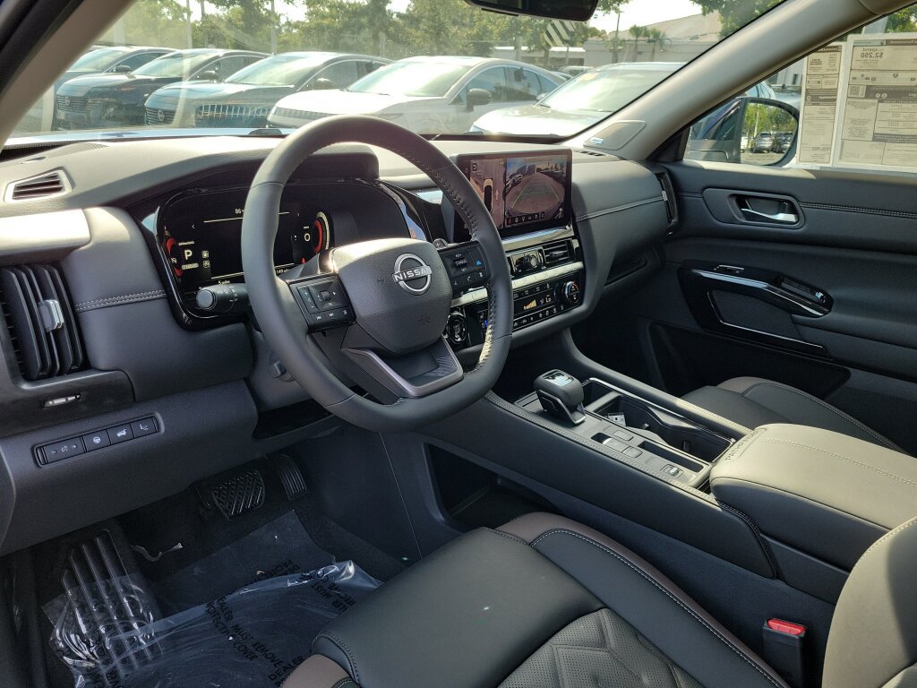 New 2026 Nissan Pathfinder Platinum FWD image 18