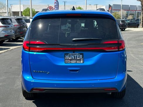 New 2026 Chrysler Pacifica Select w/ S Appearance Package FWD image 6