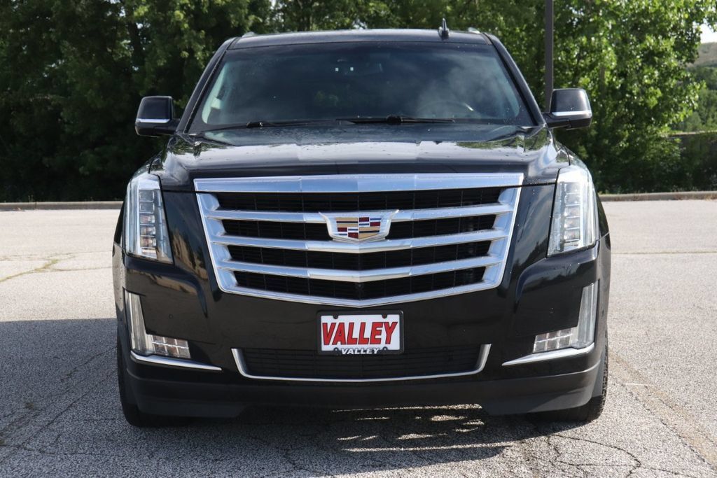 Used 2017 Cadillac Escalade Luxury AWD/4WD image 3