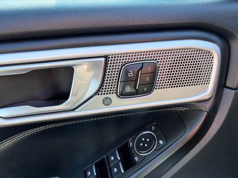 Used 2020 Ford Explorer Limited image 13