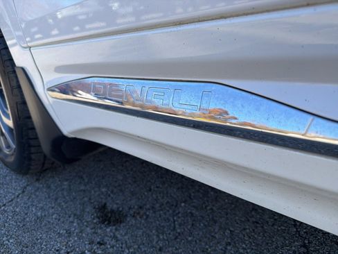 Used 2019 GMC Terrain Denali w/ Advanced Safety Package image 9