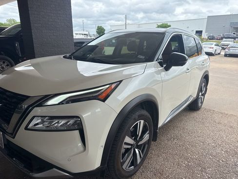 Used 2023 Nissan Rogue Platinum image 1