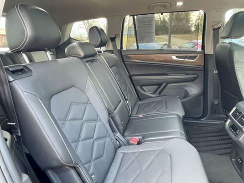 Used 2024 Volkswagen Atlas SE w/ Panoramic Sunroof Package image 13