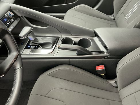 Used 2025 Hyundai Elantra Sport image 14