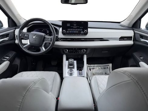 Used 2024 Mitsubishi Outlander SEL image 12