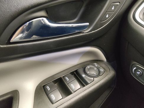 Used 2022 Chevrolet Equinox LS w/ LS Convenience Package image 27