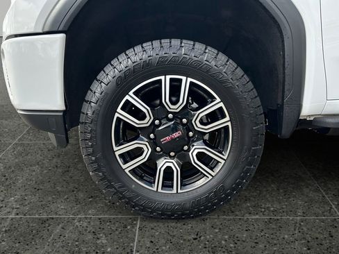 Used 2022 GMC Sierra 2500 AT4 w/ AT4 Premium Plus Package AWD/4WD image 5