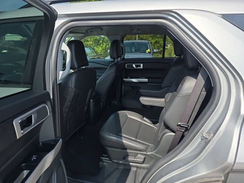 Certified 2023 Ford Explorer XLT w/ Equipment Group 202A AWD/4WD image 5