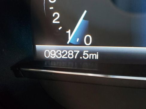 Used 2018 Ford Explorer XLT w/ Equipment Group 202A image 27